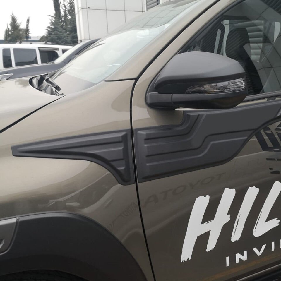 Toyota Hilux 2015-2020 Yıl Aralığı Uyumlu Yarasa Kapı Kaplama 4 Parça