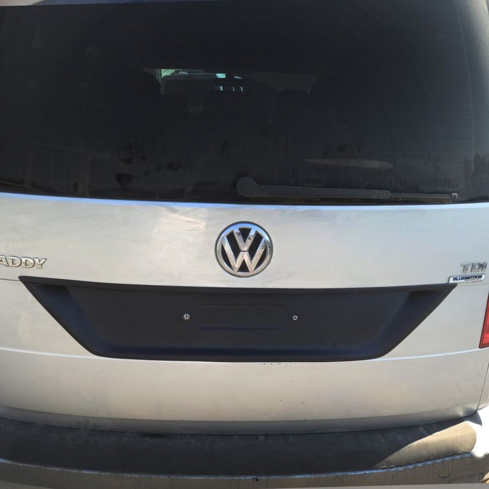 Volkswagen Caddy 2015-2020 Yıl Aralığı Uyumlu Arka Plaka Yeri Kaplama