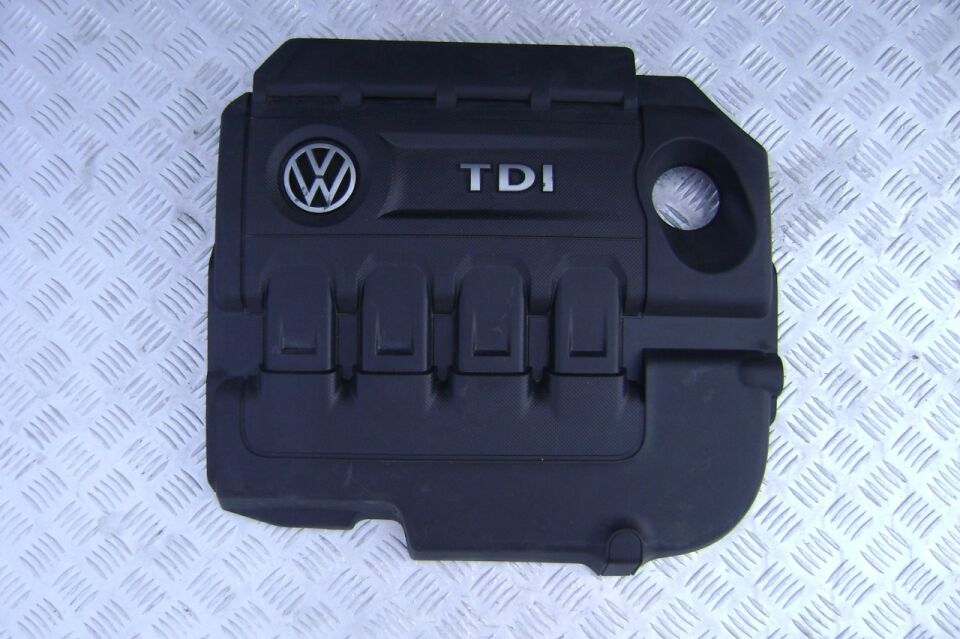 VOLKSWAGEN GOLF7 13- MOTOR ÜST KAPAGI PLASTIGI 04L103925Q BOEM