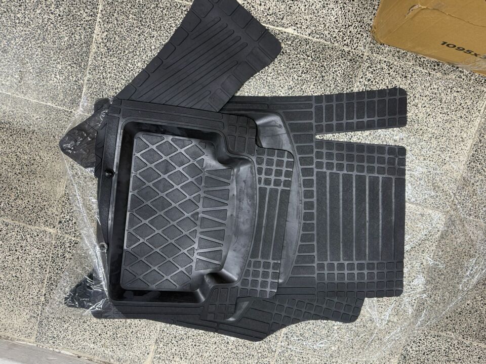 UNİVERSAL HAVUZLU 4D PASPAS SİYAH AYAK AYRI