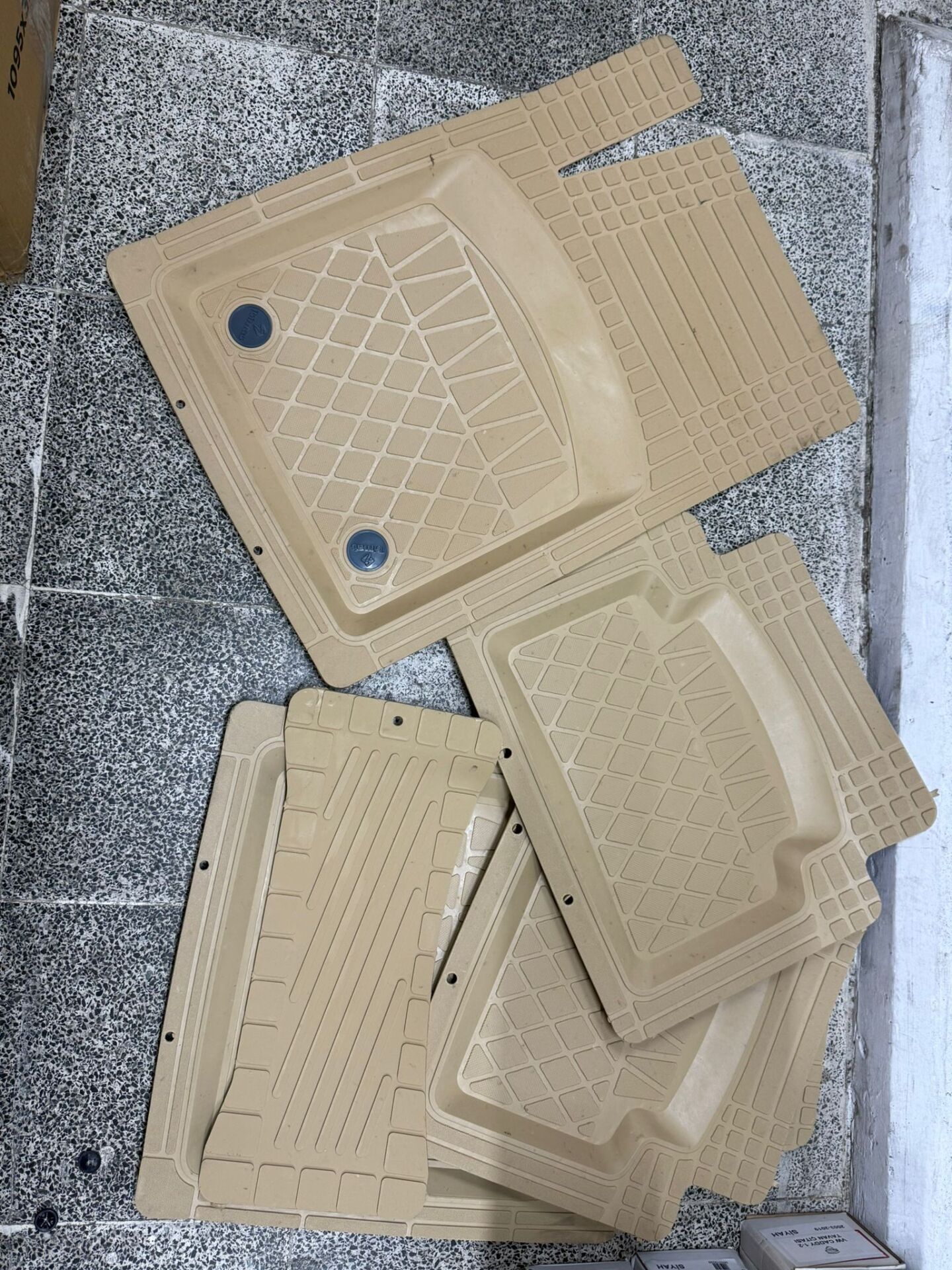 UNİVERSAL HAVUZLU 4D PASPAS BEJ AYAK AYRI