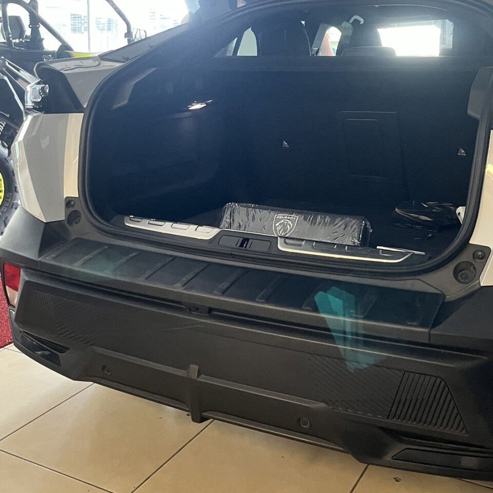 Peugeot 408 2022 Yılı Ve Sonrası Arka Tampon Eşiği Mat