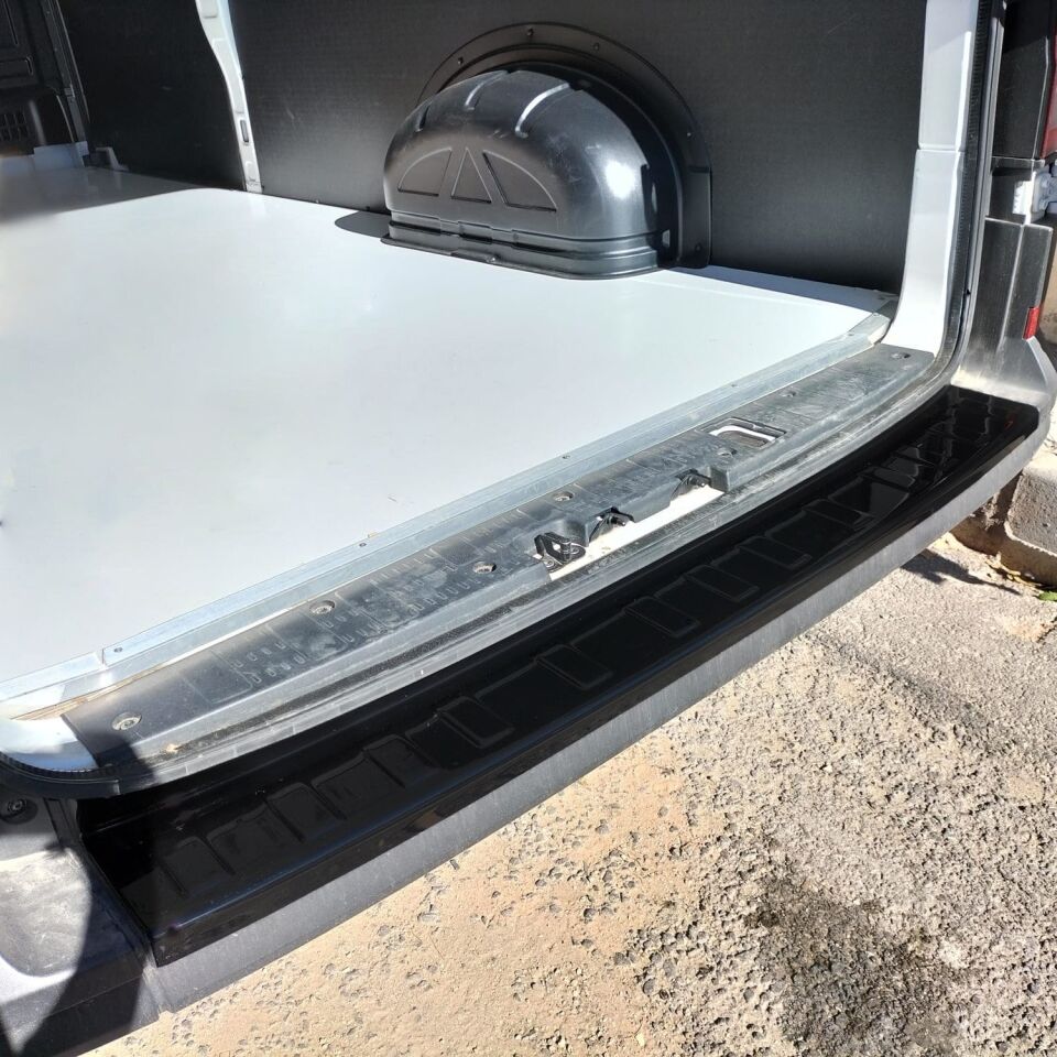 Volkswagen Crafter 2018- Yılı ve Sonrası Uyumlu Arka Tampon Eşiği Mat