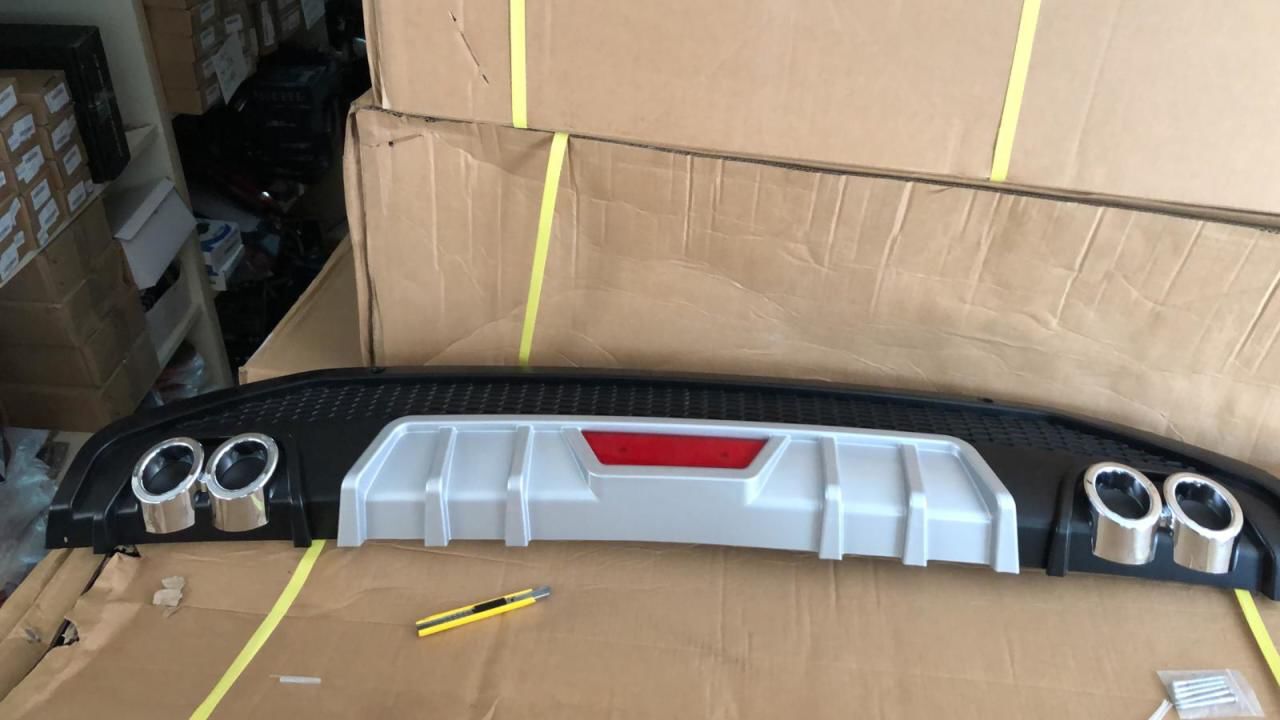 TOYOTA COROLLA PARLAK SIYAH DIFUZOR