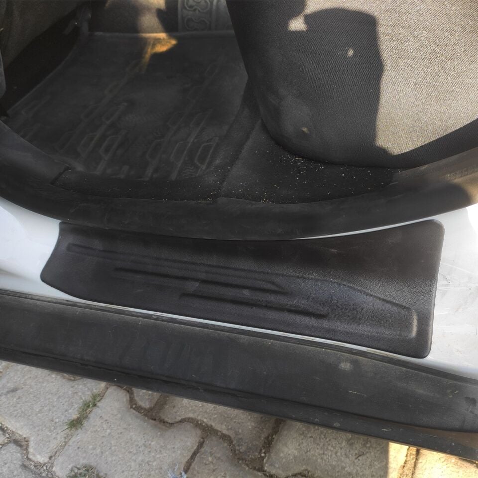 Dacia Duster 2018-2024 Yıl Aralığı Uyumlu Kapı Eşiği 4 Parça