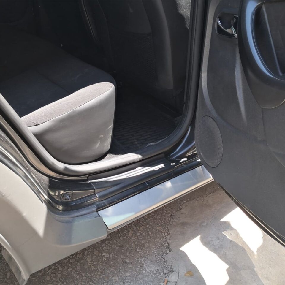 Dacia Duster 2010-2017 Yıl Aralığı Uyumlu Kapı Eşiği 4 Parça