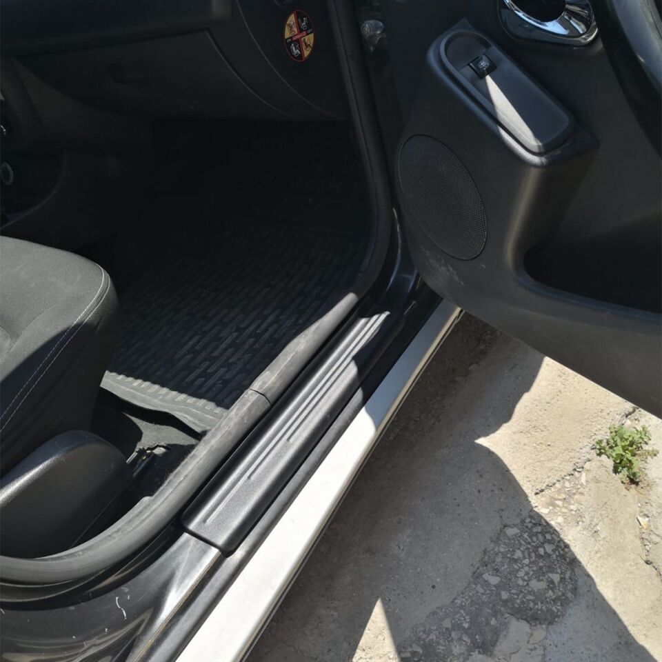 Dacia Duster 2010-2017 Yıl Aralığı Uyumlu Kapı Eşiği 4 Parça