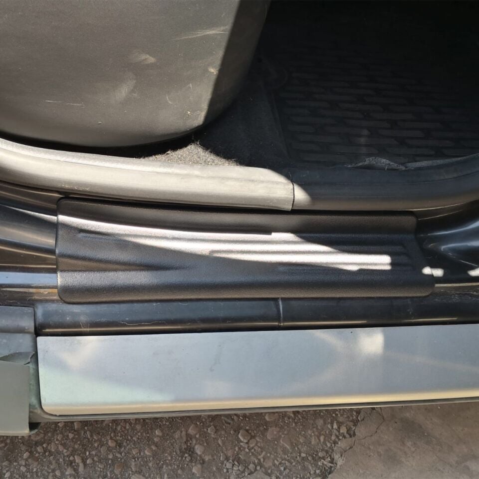 Dacia Duster 2010-2017 Yıl Aralığı Uyumlu Kapı Eşiği 4 Parça