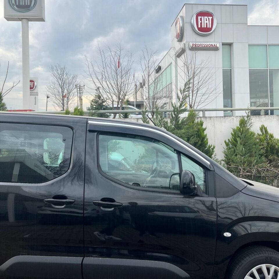 Fiat Doblo 2023- Yılı ve Sonrası Uyumlu Cam Rüzgarlığı 2 Parça