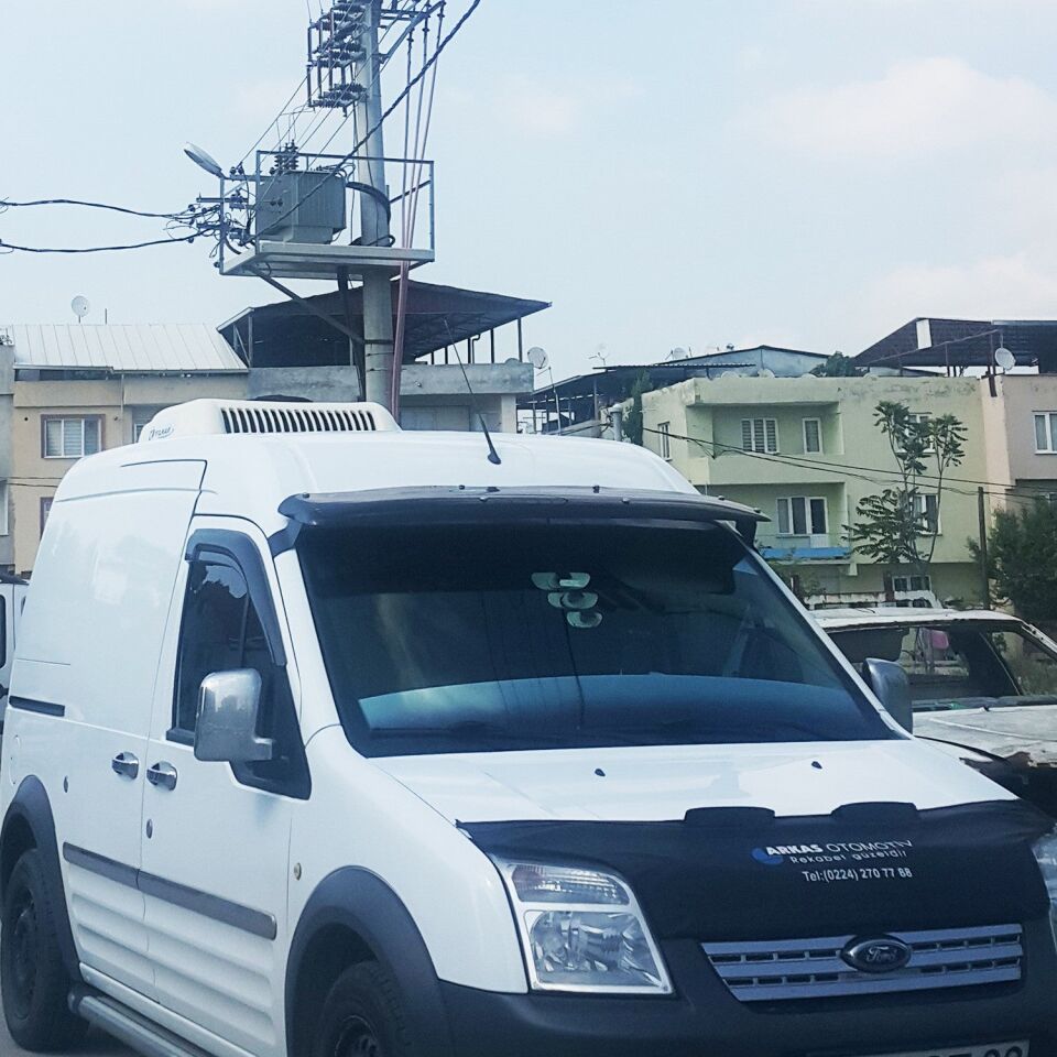 Ford Connect 2008-2013 Yıl Aralığı Uyumlu Ön Cam Güneşliği