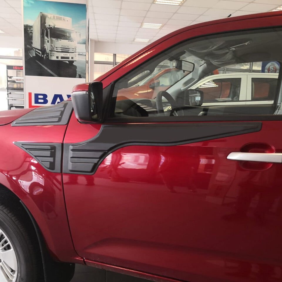 Isuzu D-Max 2020- Yılı ve Sonrası Uyumlu Yarasa Kapı Kaplama 6 Parça