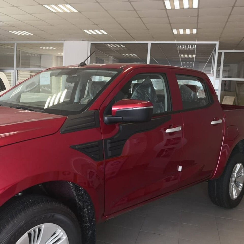 Isuzu D-Max 2020- Yılı ve Sonrası Uyumlu Yarasa Kapı Kaplama 6 Parça