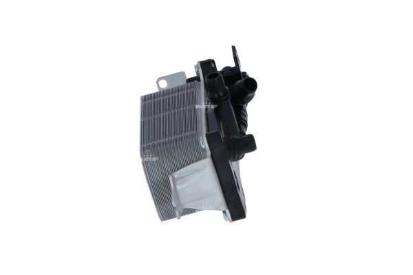 BMW F01-F02 07-11 SANZUMAN YAG RADYATÖRÜ 17217638579 NRF